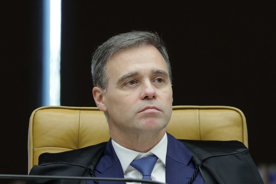 O ministro André Mendonça em sessão do STF