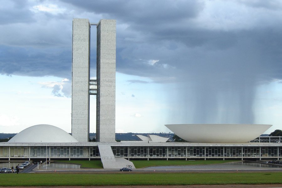 A conta da União é de R$ 8,4 bilhões por ano. A das prefeituras, segundo a entidade que as representa, é de R$ 25,9 bilhões — e é a prefeitura que contrata o médico da atenção básica.
