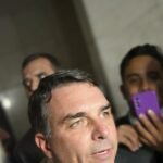O senador Flávio Bolsonaro em entrevista