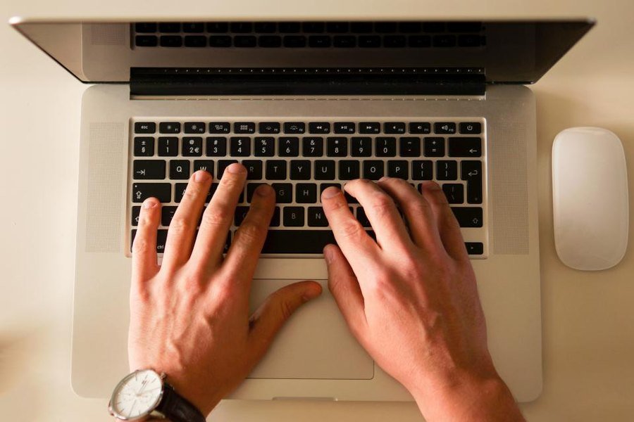 Derrubar a plataforma inteira atinge comunidades de jogos, grupos de estudo e servidores de faculdade — é o argumento de proporcionalidade que trava o pedido.