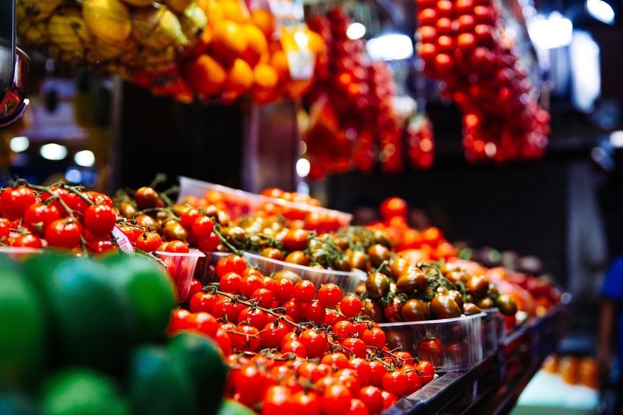 O tomate caiu 29,09% e sozinho tirou 0,10 ponto do índice — mais do que o IPCA cheio do mês, que foi de 0,07%.